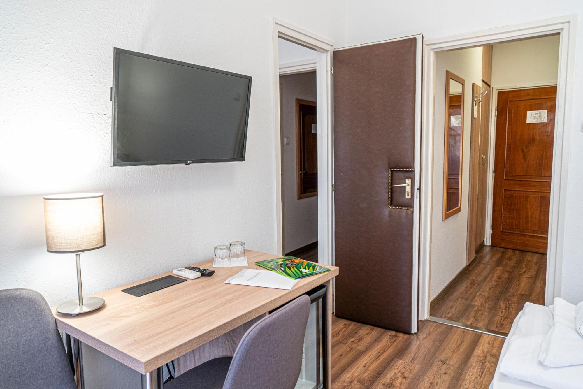 Ozoon Hotel Nyíregyháza Esterno foto