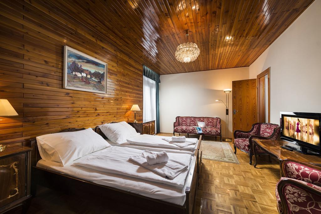 Ozoon Hotel Nyíregyháza Esterno foto