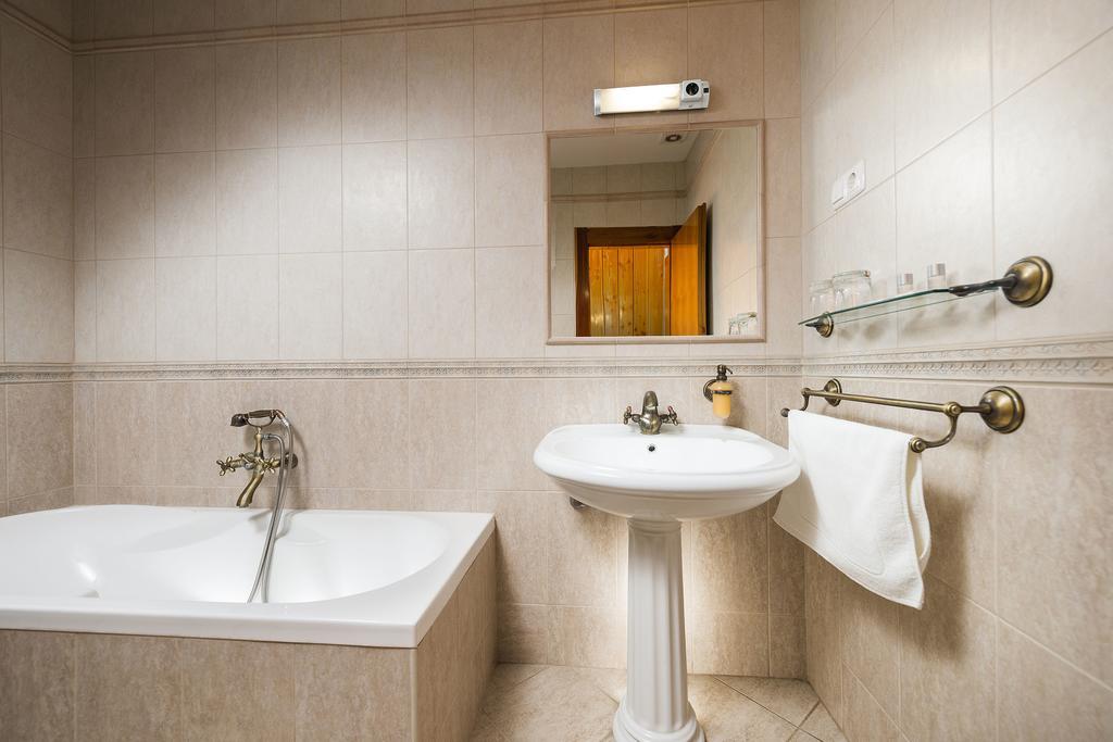 Ozoon Hotel Nyíregyháza Esterno foto